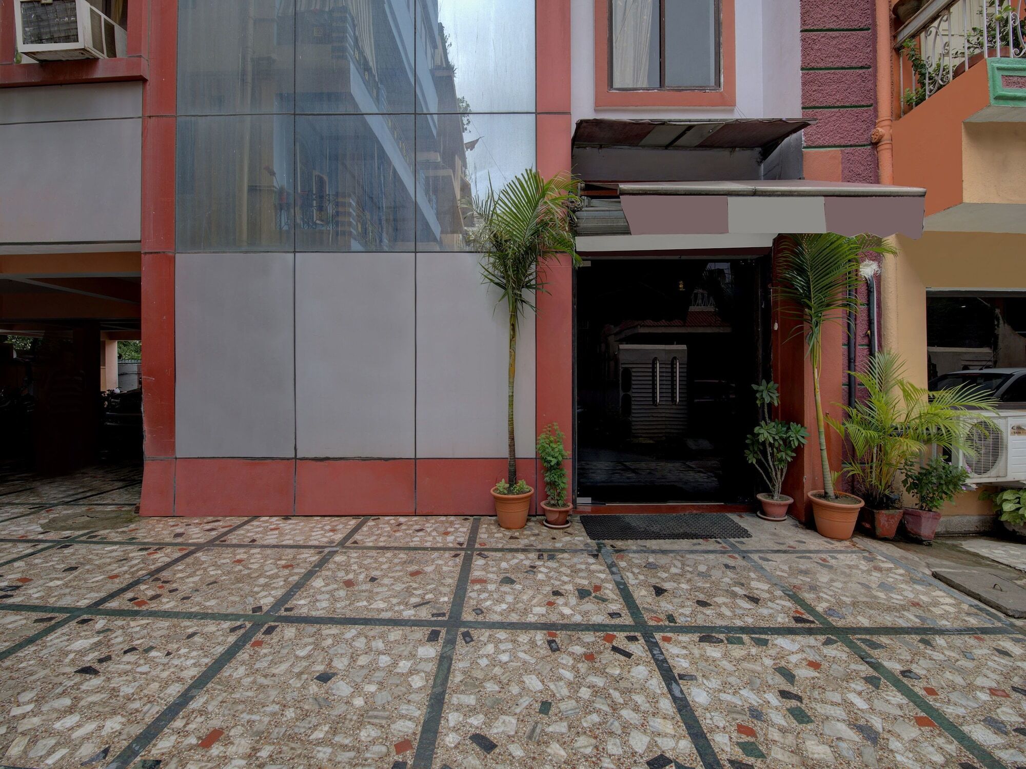 Oyo 4275 Hotel Sunraj Residency Ранчи Экстерьер фото